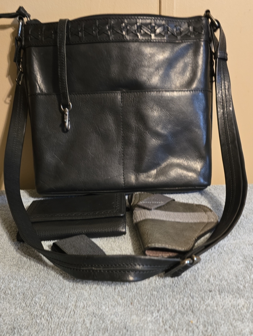 Lady Conceal Locking Black Leather Conceal And Carry Crossbody And Fossil Wallet